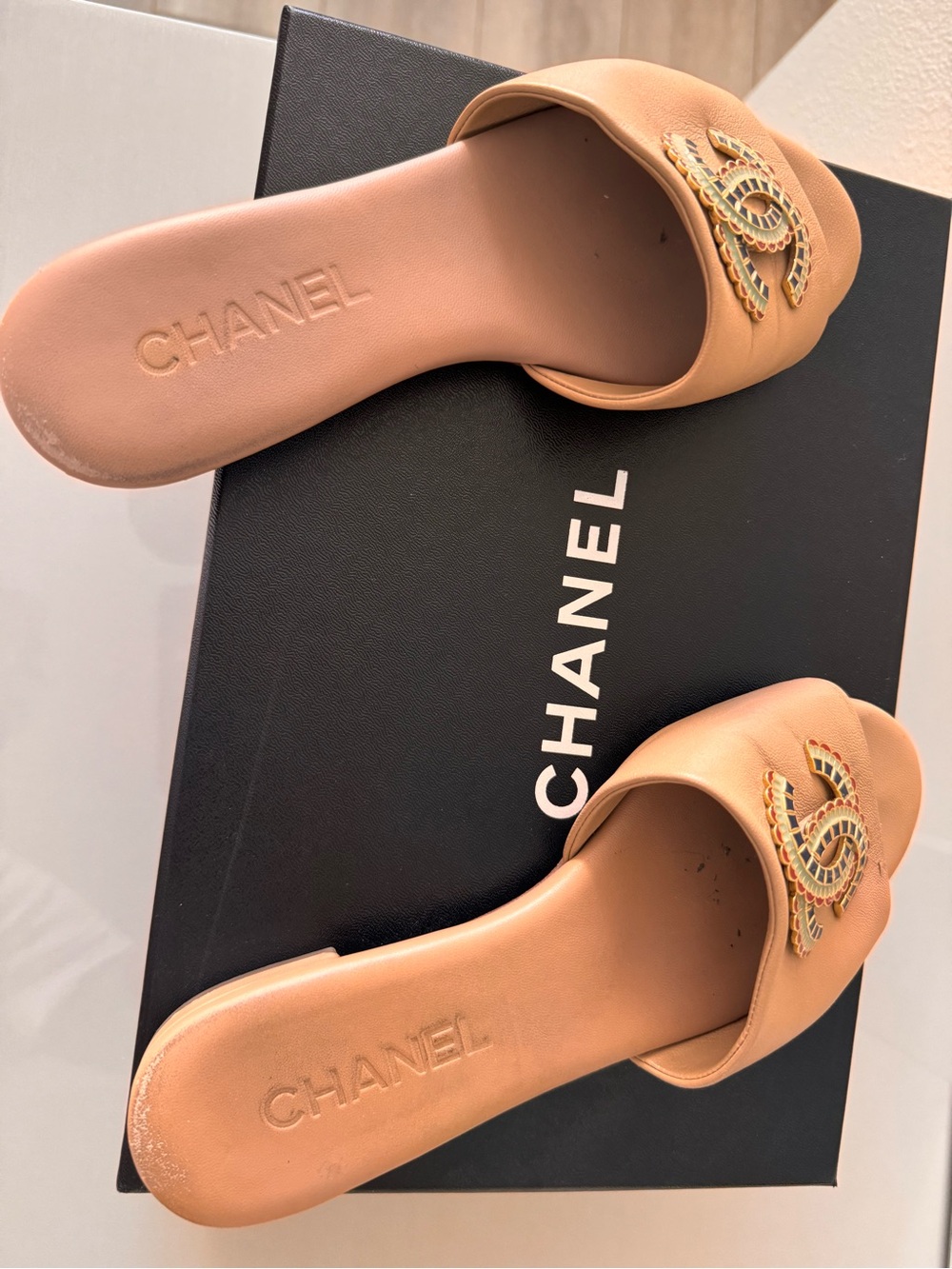 CHANEL Tan Leather Slide Sandals with Embellished CC Logo size 36 - Picture 7 of 9